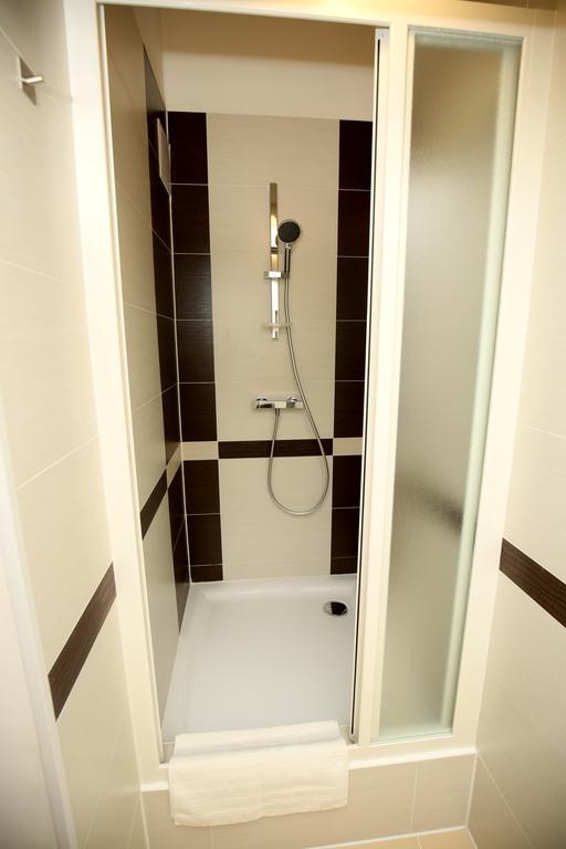 Ge Apartments Прага Екстериор снимка