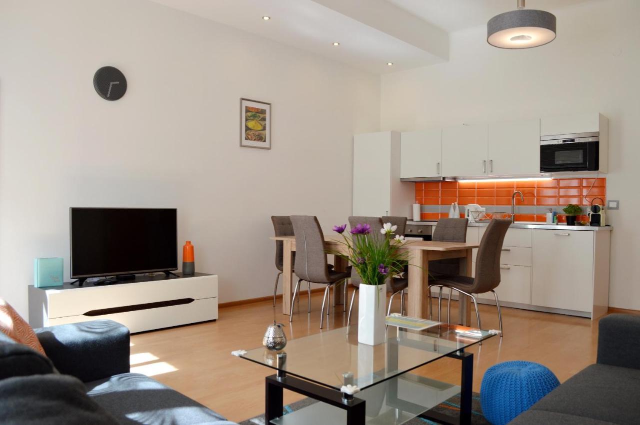 Ge Apartments Прага Екстериор снимка